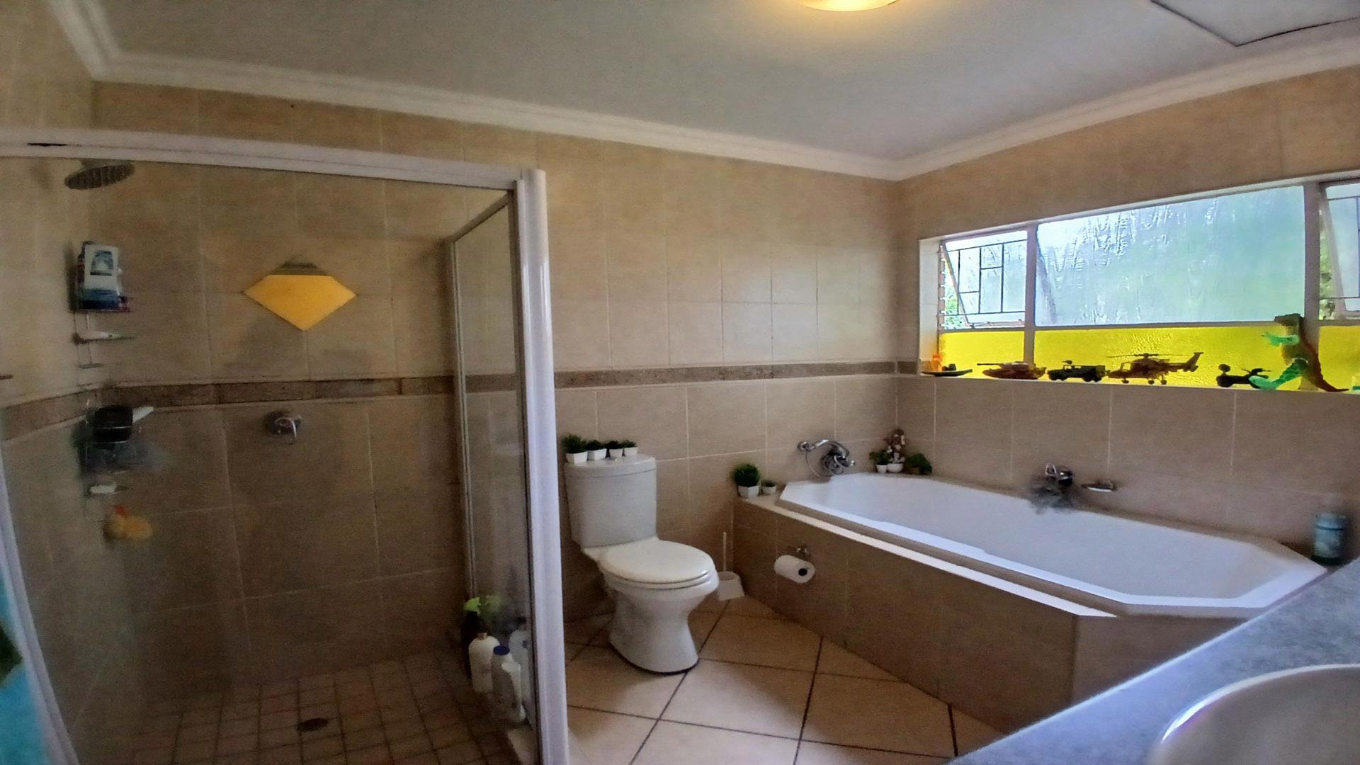 Bathroom 2 of property in Eldoraigne