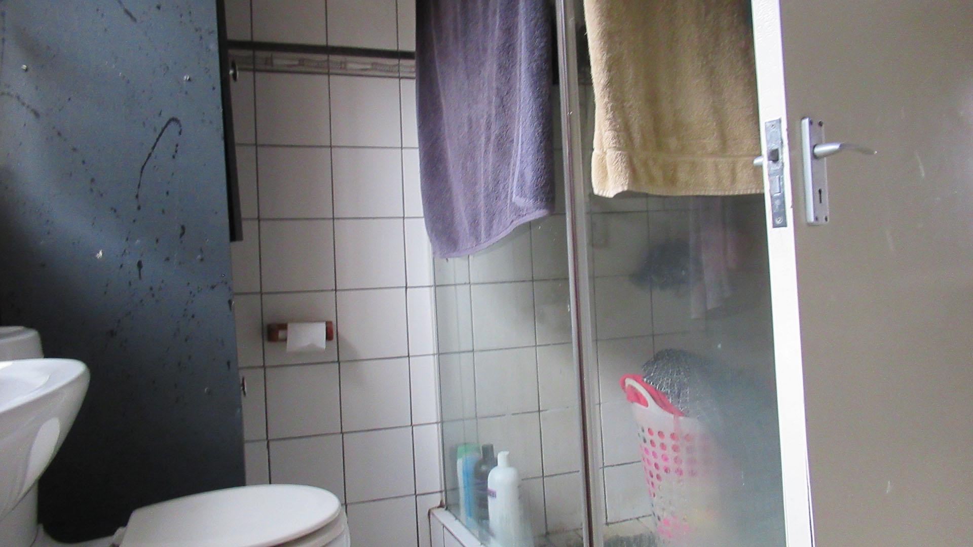 Main Bathroom - 8 square meters of property in Albertville