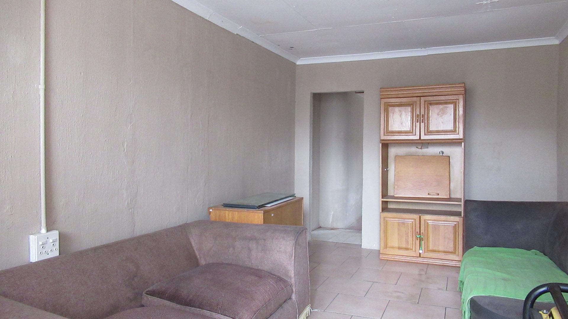 Flatlet - 61 square meters of property in Albertville