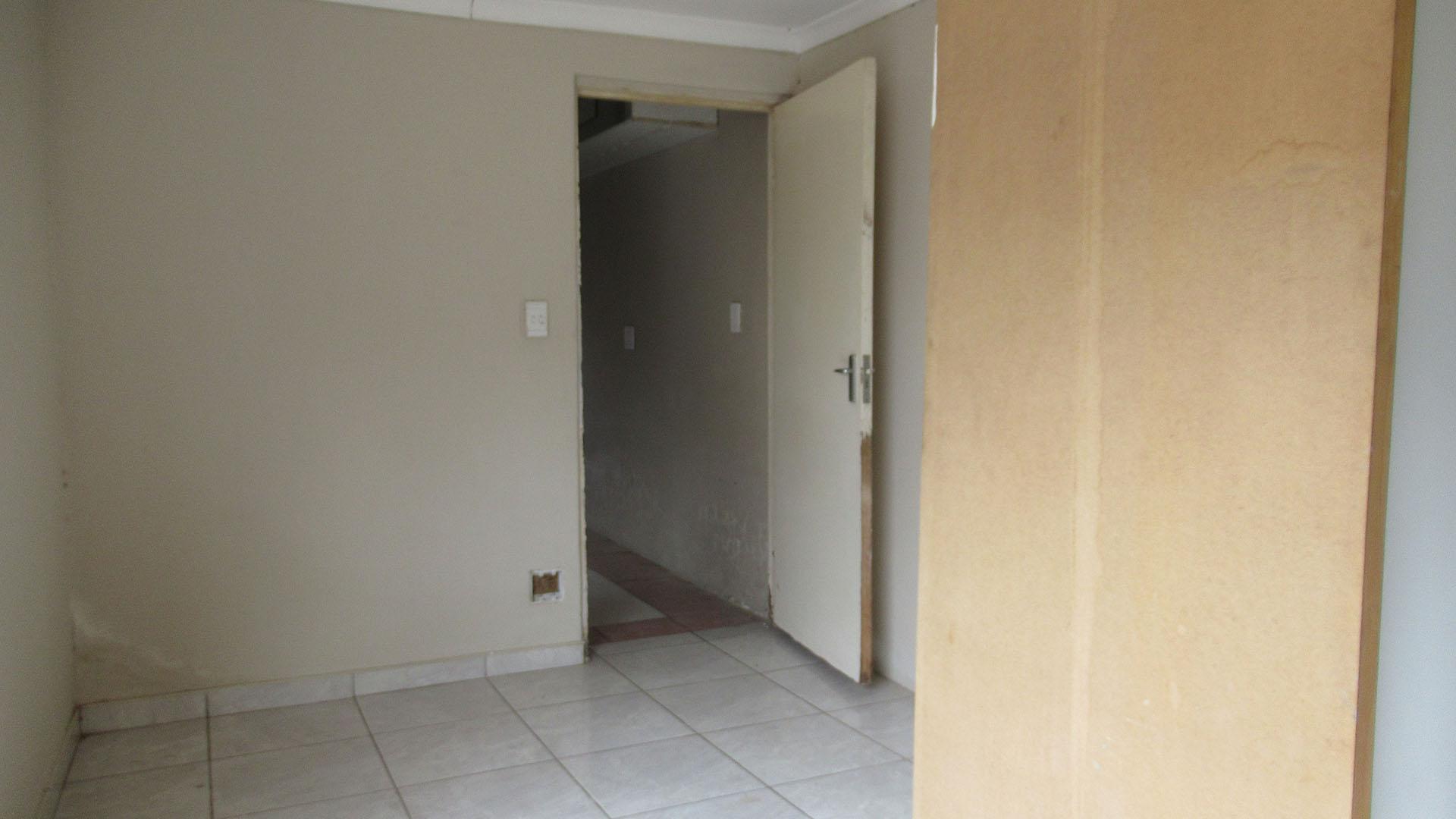 Flatlet - 61 square meters of property in Albertville