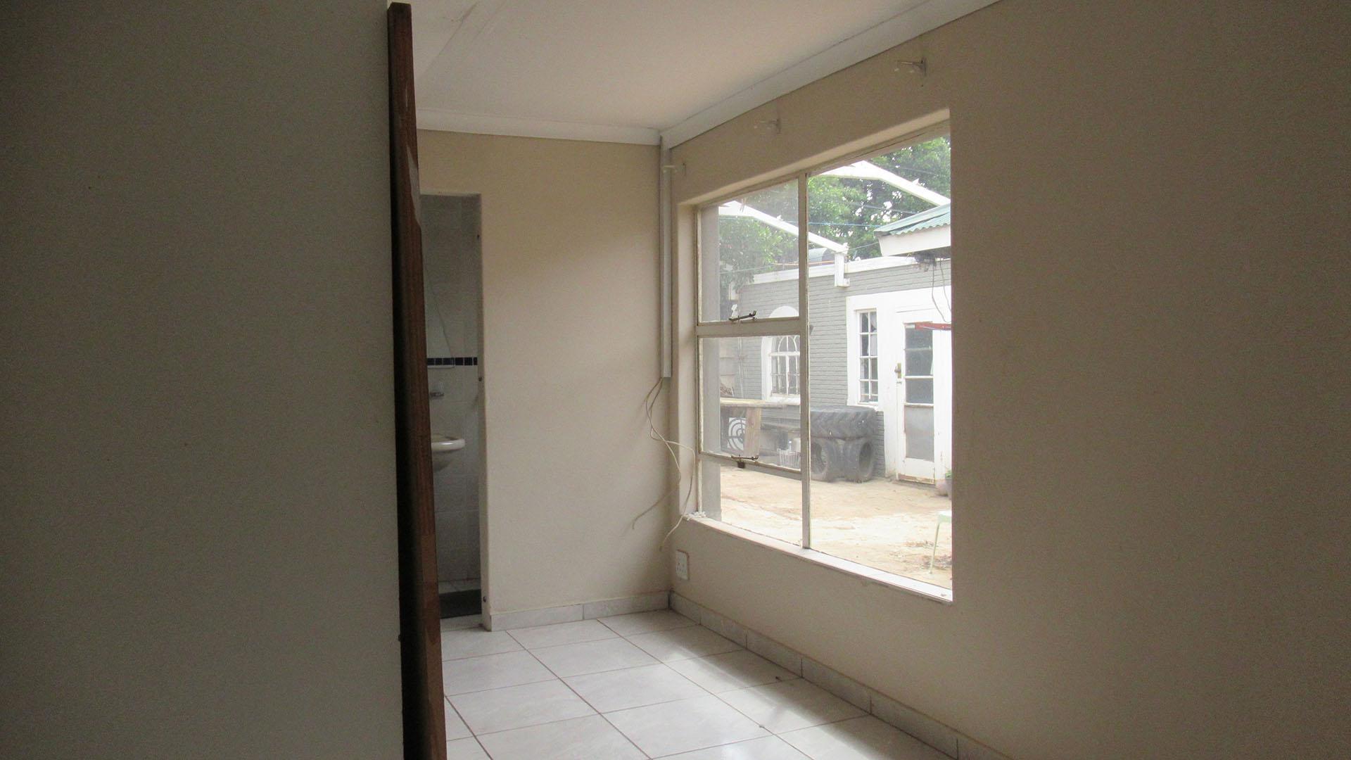 Flatlet - 61 square meters of property in Albertville