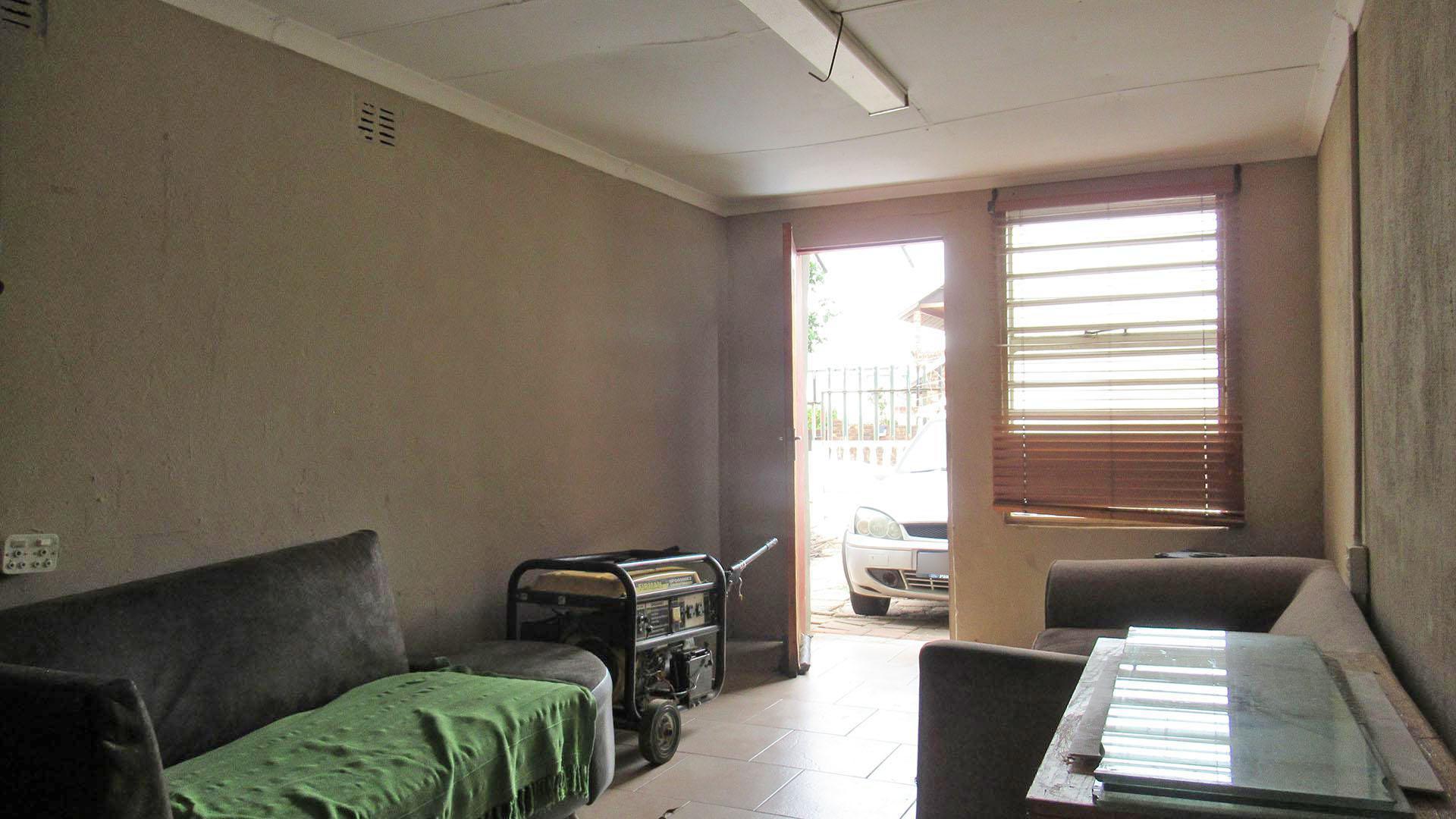 Flatlet - 61 square meters of property in Albertville