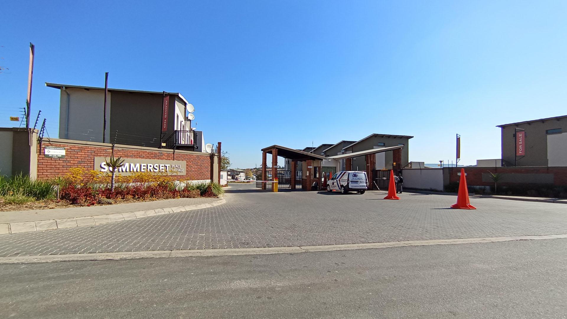 Front View of property in Summerset