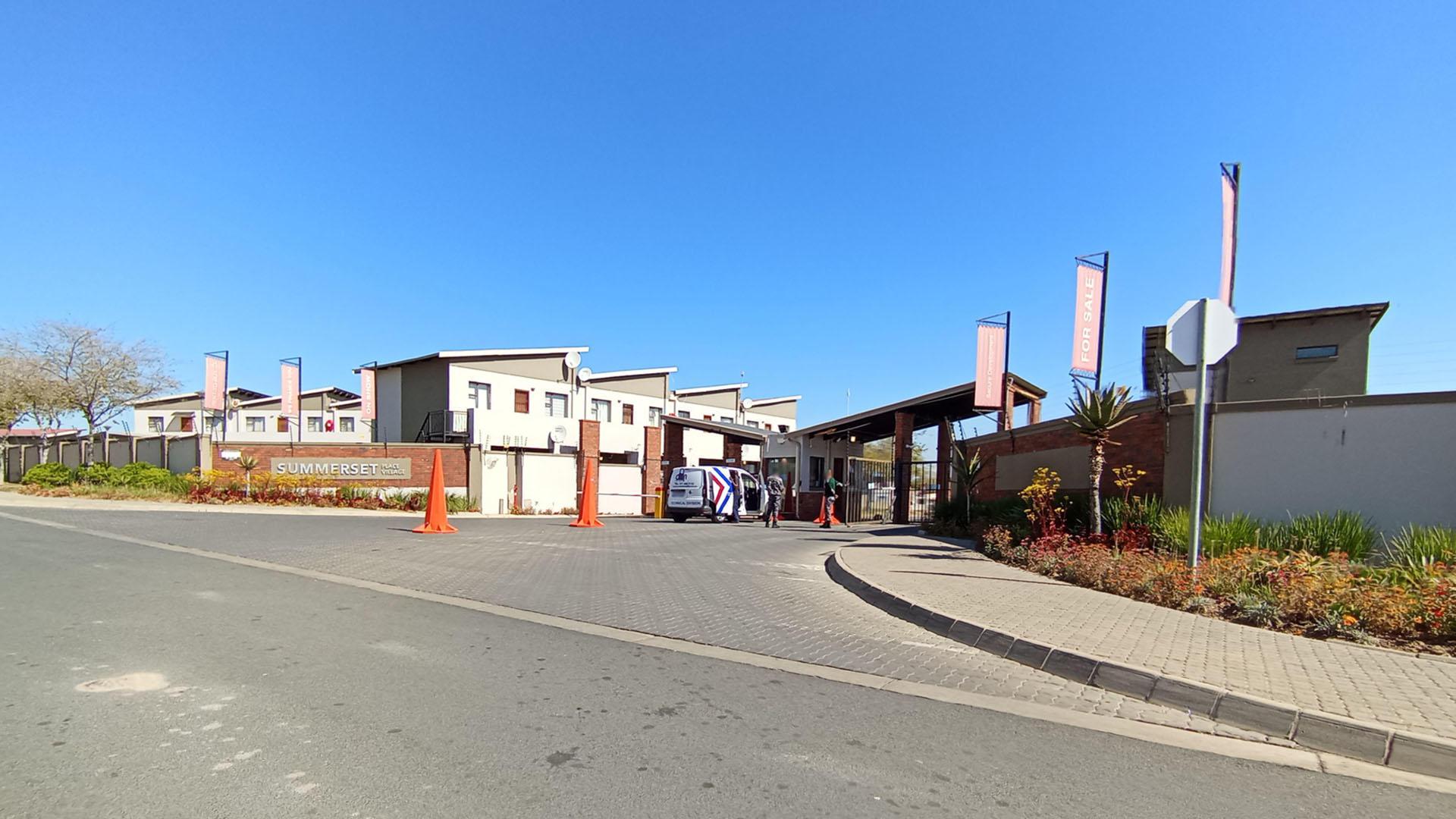 Front View of property in Summerset