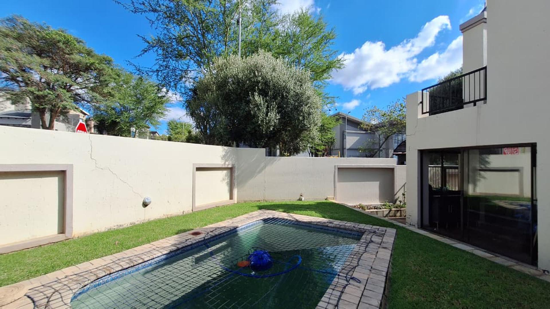 Swimming Pool of property in Homes Haven