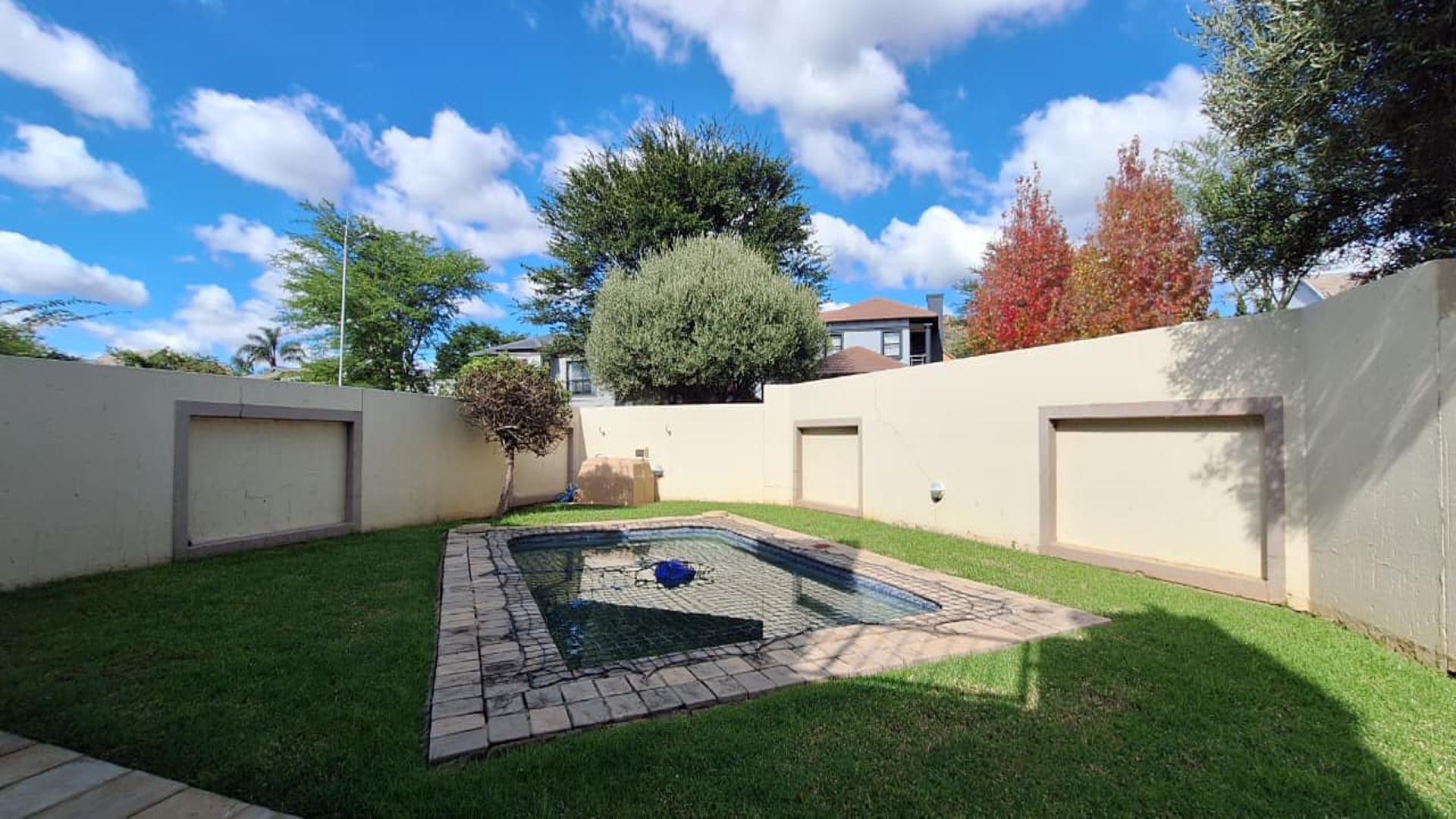 Swimming Pool of property in Homes Haven