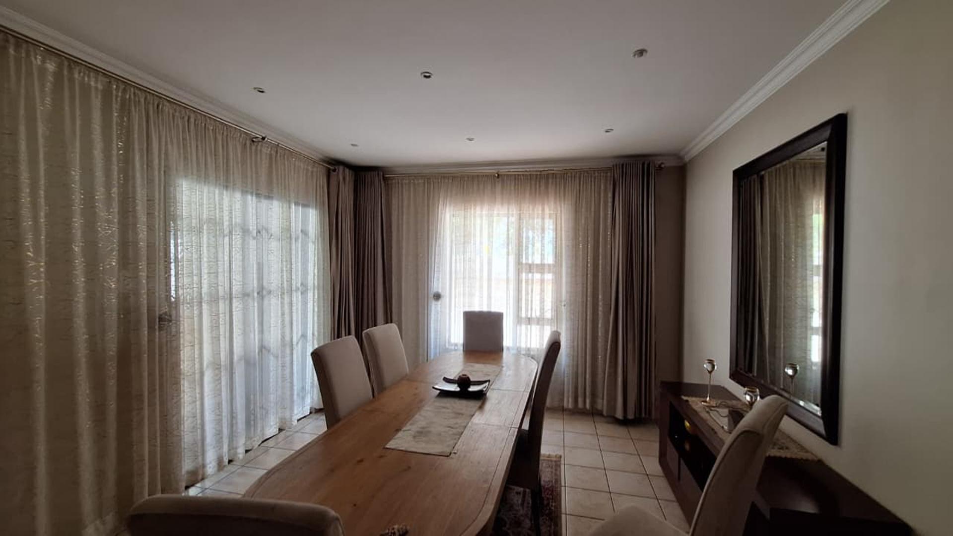 Dining Room - 22 square meters of property in Homes Haven