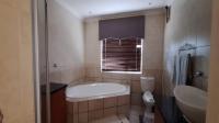 Bathroom 1 - 11 square meters of property in Homes Haven