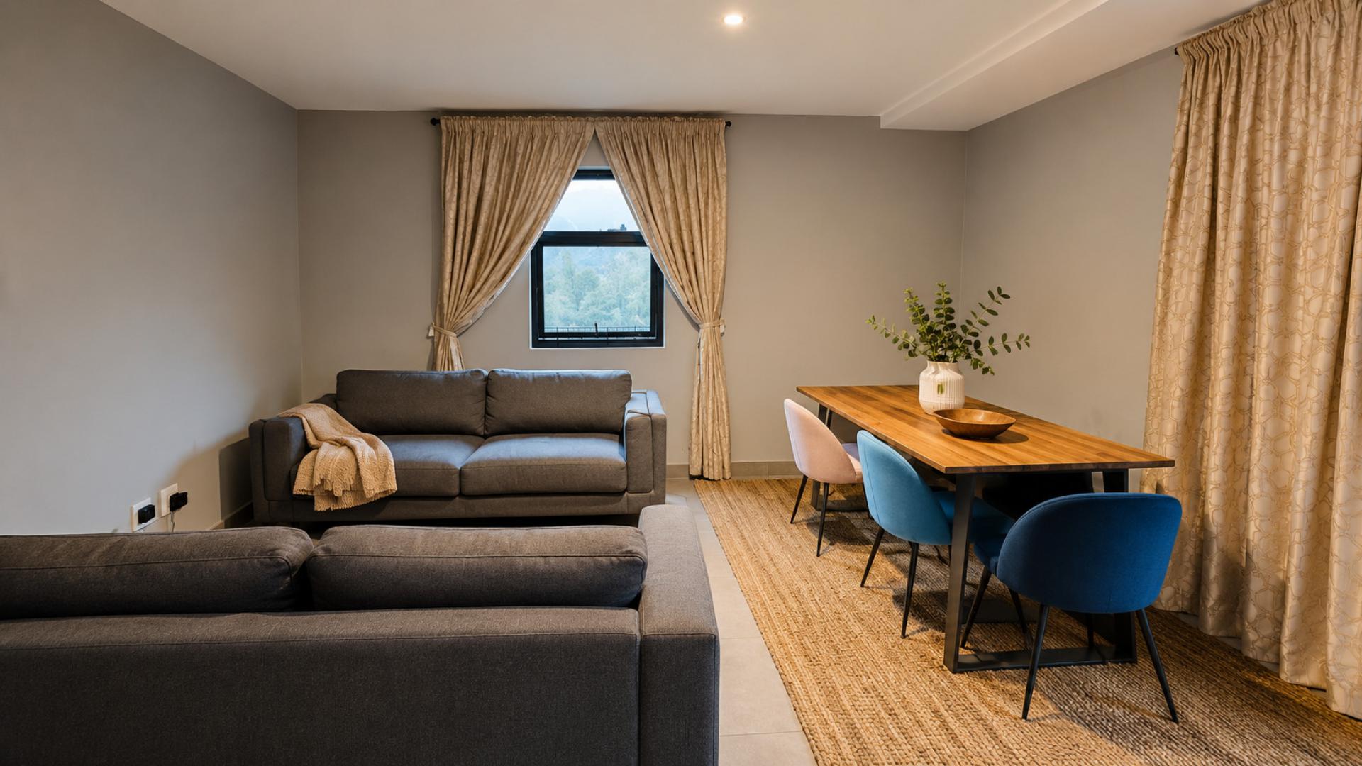 Lounges of property in Lynnwood Ridge