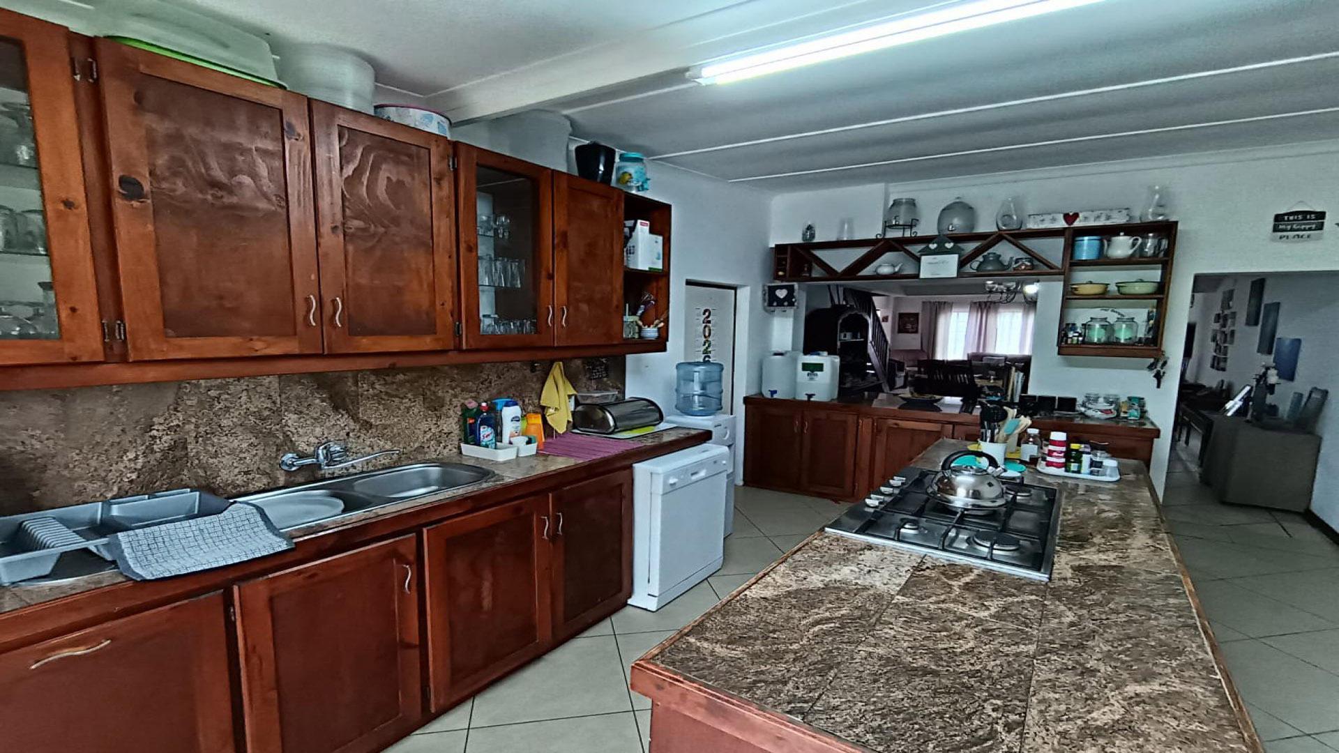 Kitchen of property in Bathurst