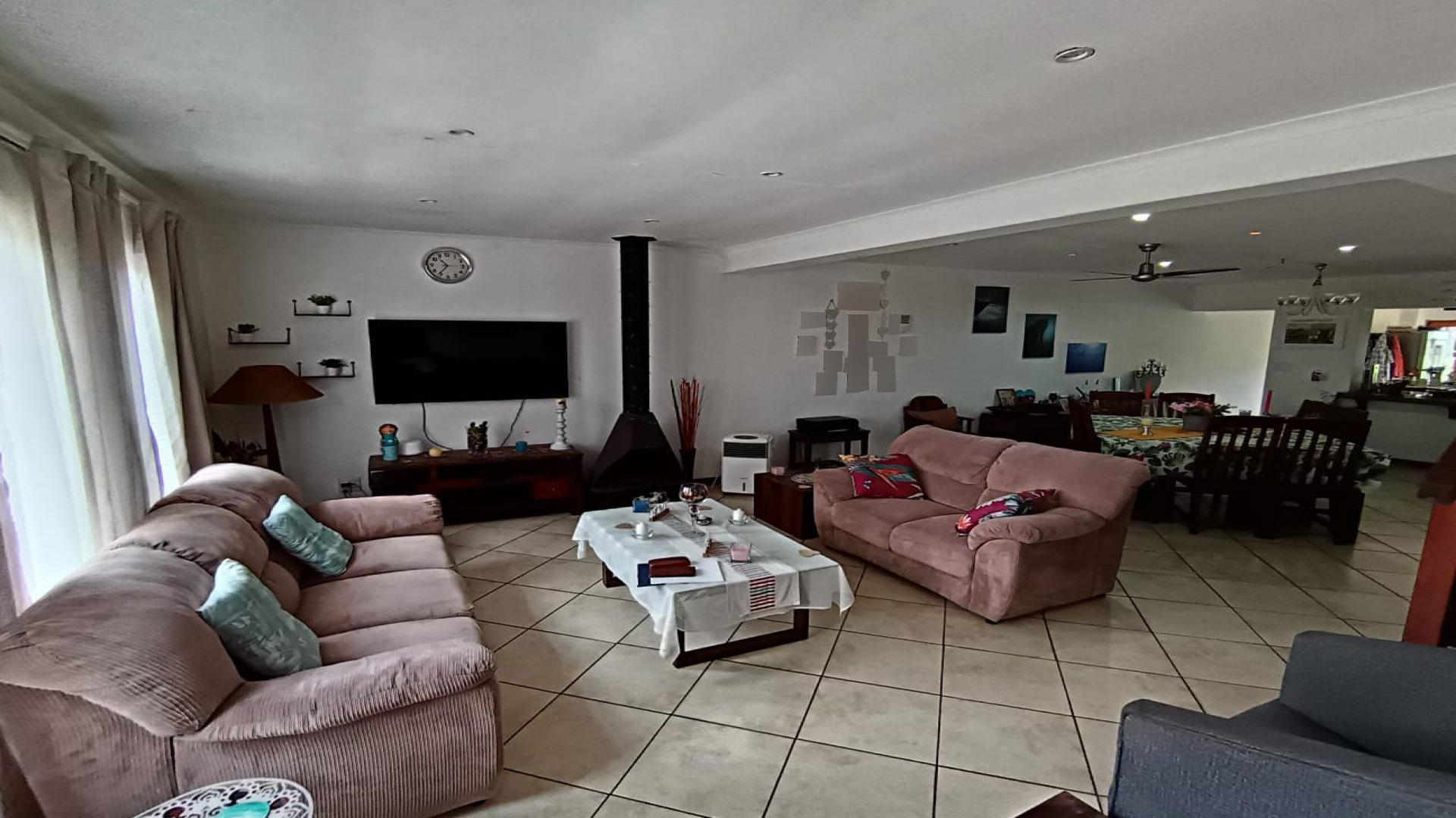 TV Room of property in Bathurst