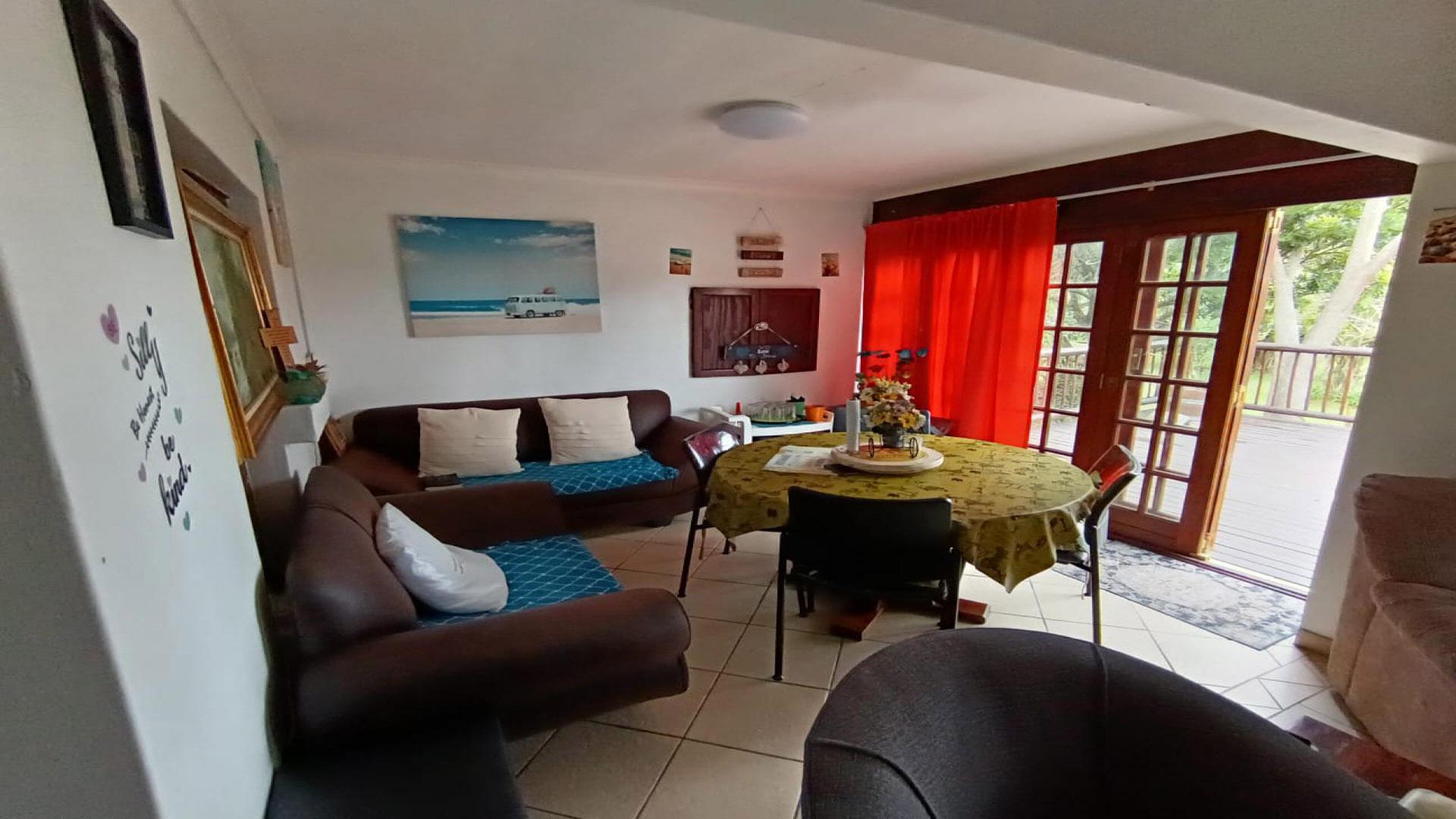 Lounges of property in Bathurst