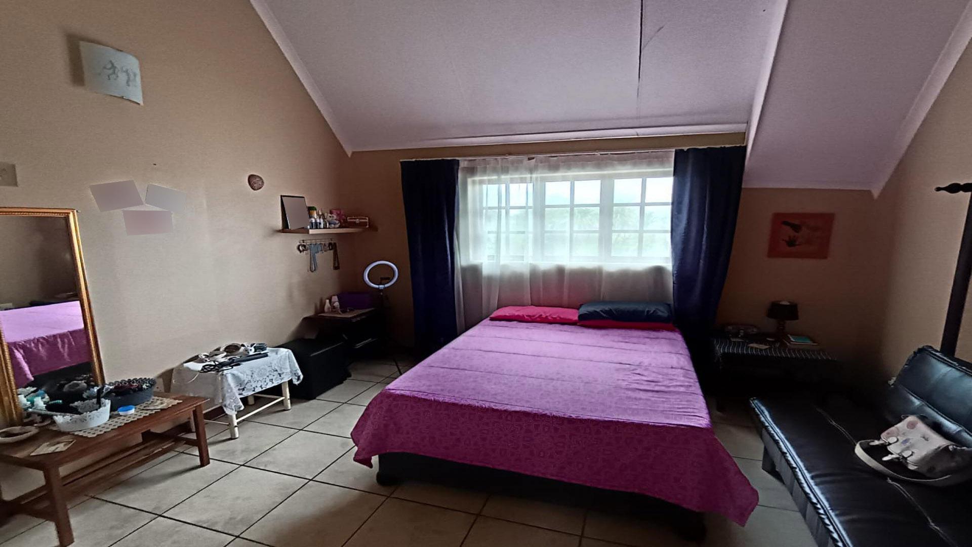 Bed Room 2 of property in Bathurst