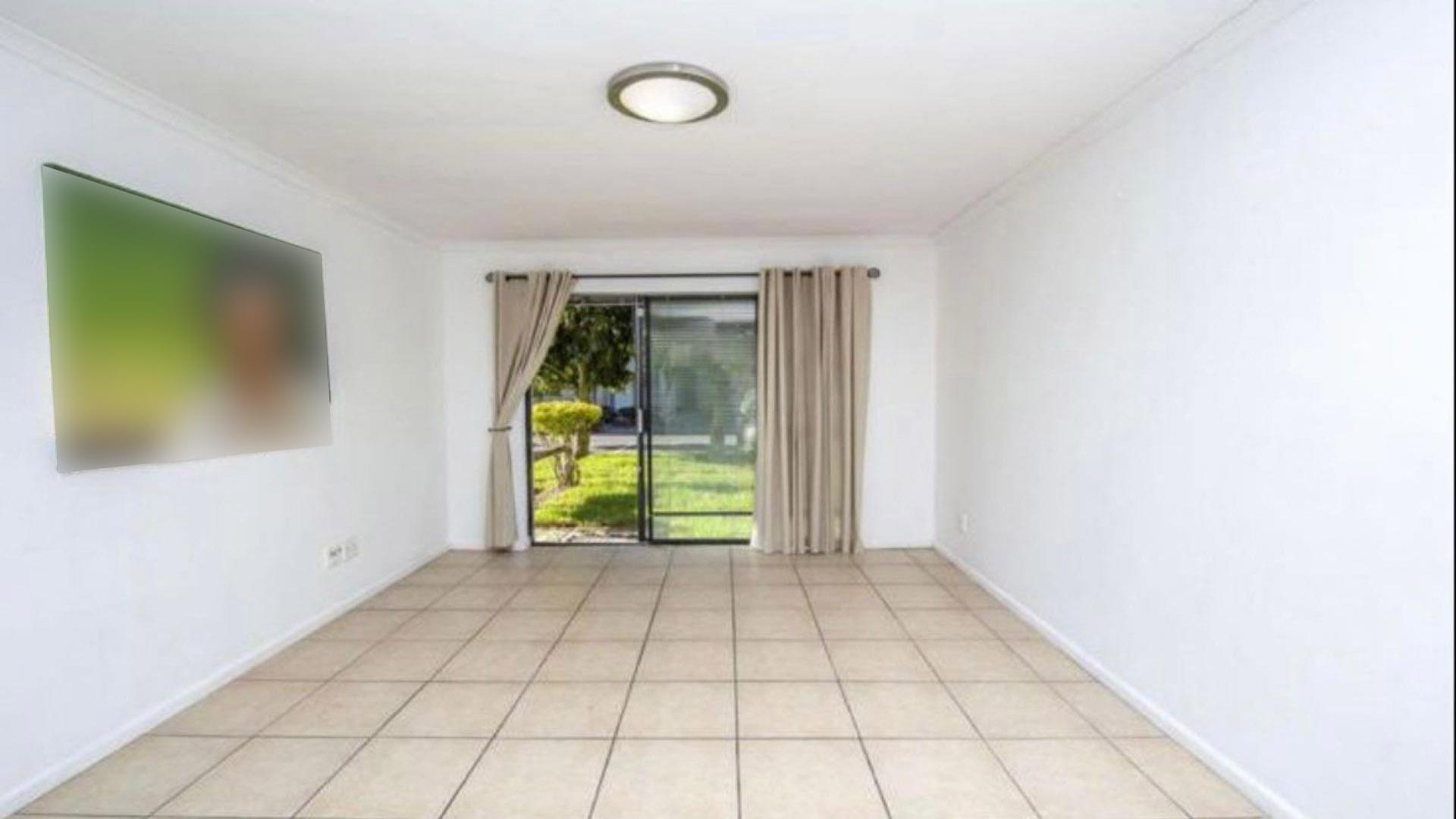 Lounges of property in Kuils River