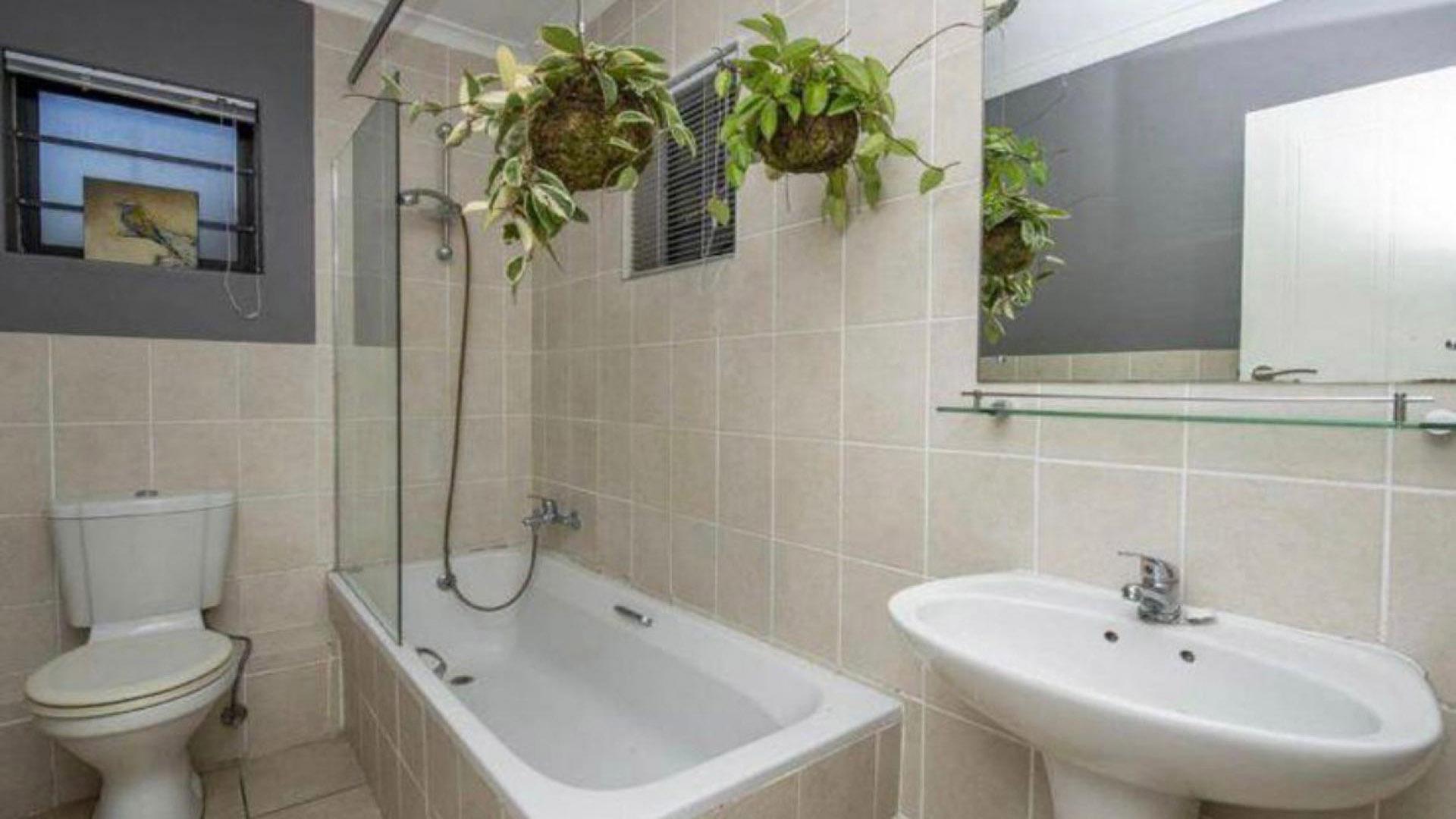 Bathroom 1 of property in Kuils River