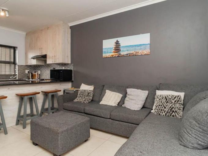2 Bedroom Apartment for Sale For Sale in Kraaifontein - MR697303