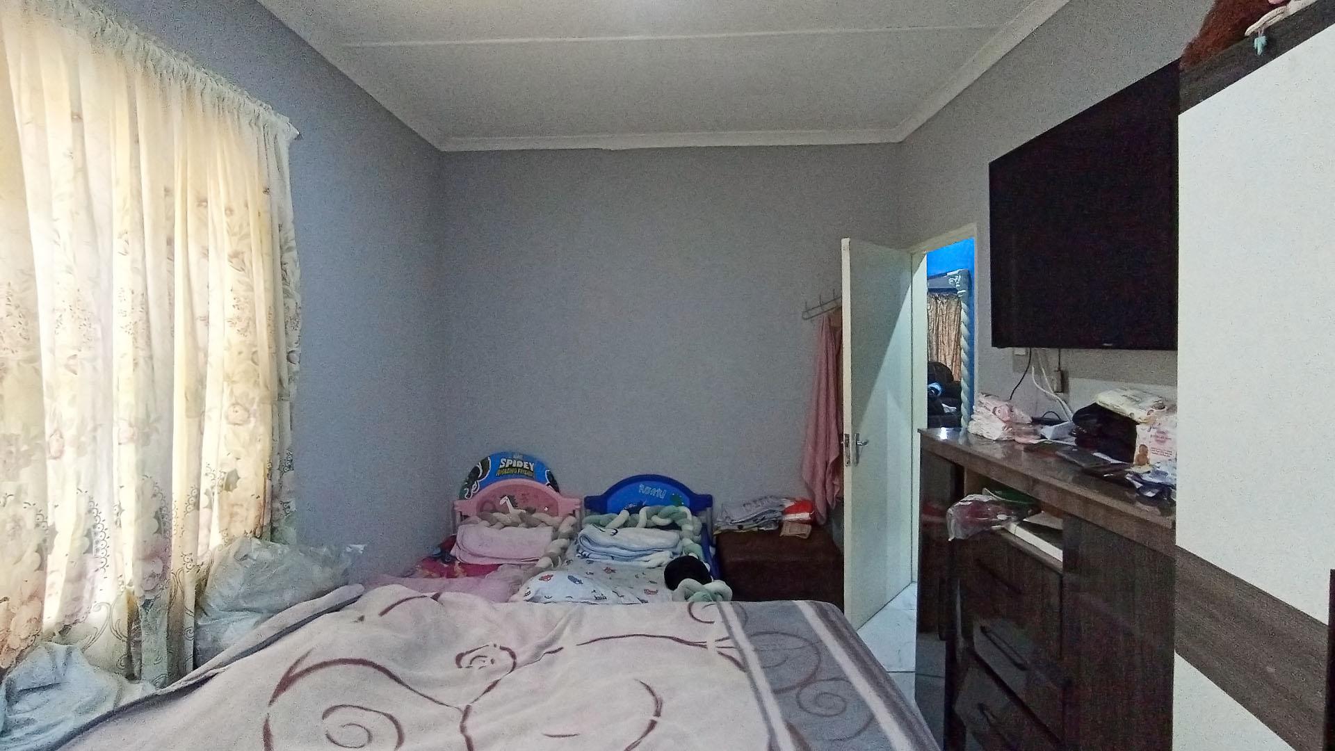 Main Bedroom - 14 square meters of property in Rydalvale