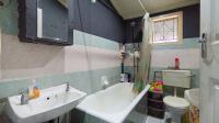 Bathroom 1 - 5 square meters of property in Rydalvale