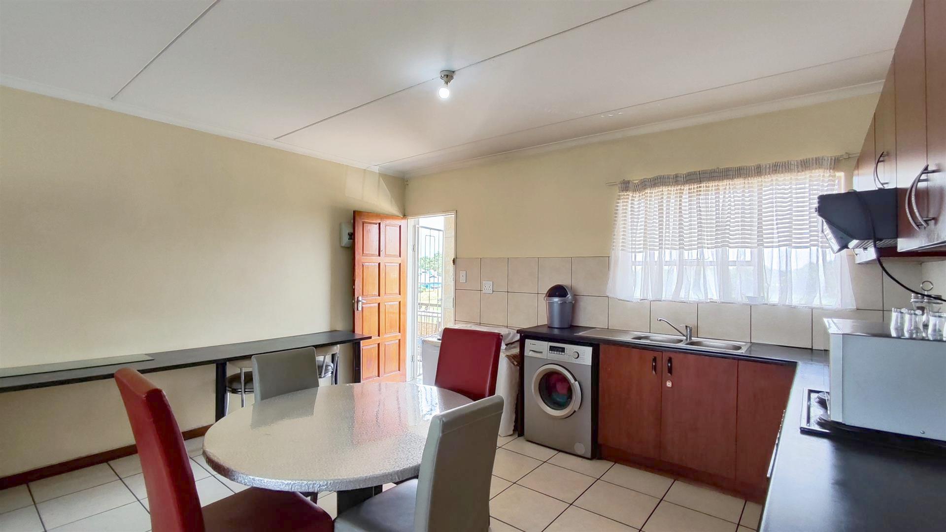 Kitchen - 15 square meters of property in Ravenswood