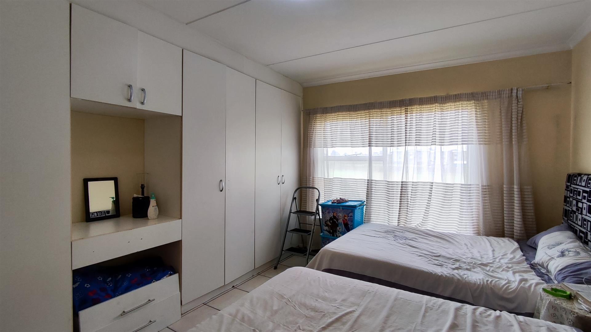 Bed Room 1 - 18 square meters of property in Ravenswood