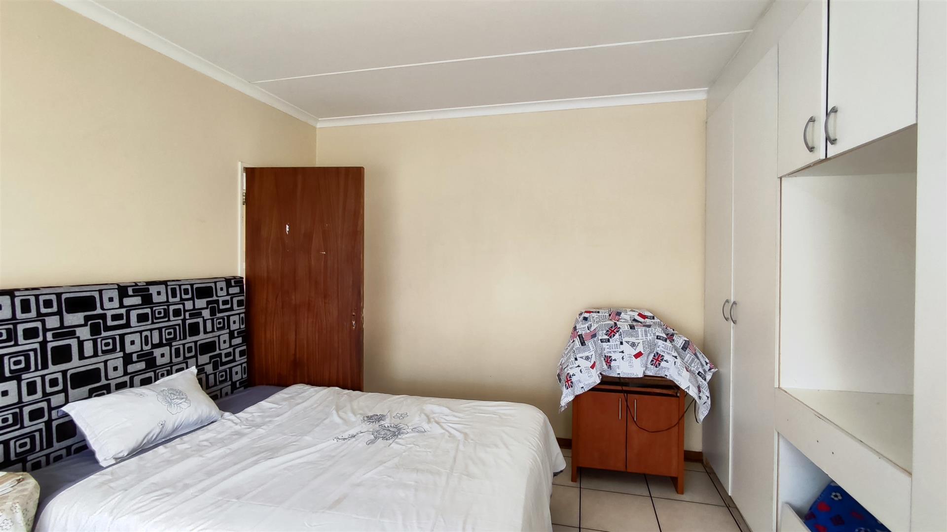 Bed Room 1 - 18 square meters of property in Ravenswood