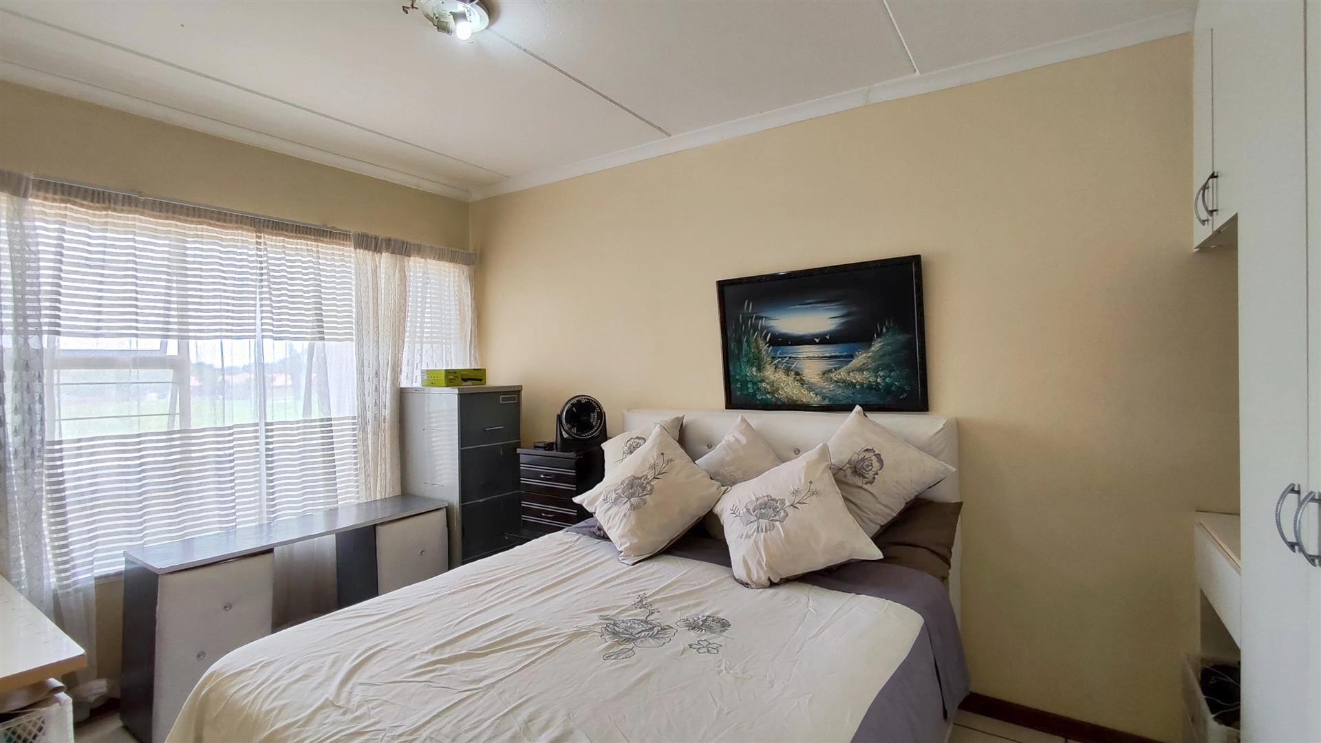 Bed Room 2 - 15 square meters of property in Ravenswood