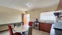 Kitchen - 15 square meters of property in Ravenswood
