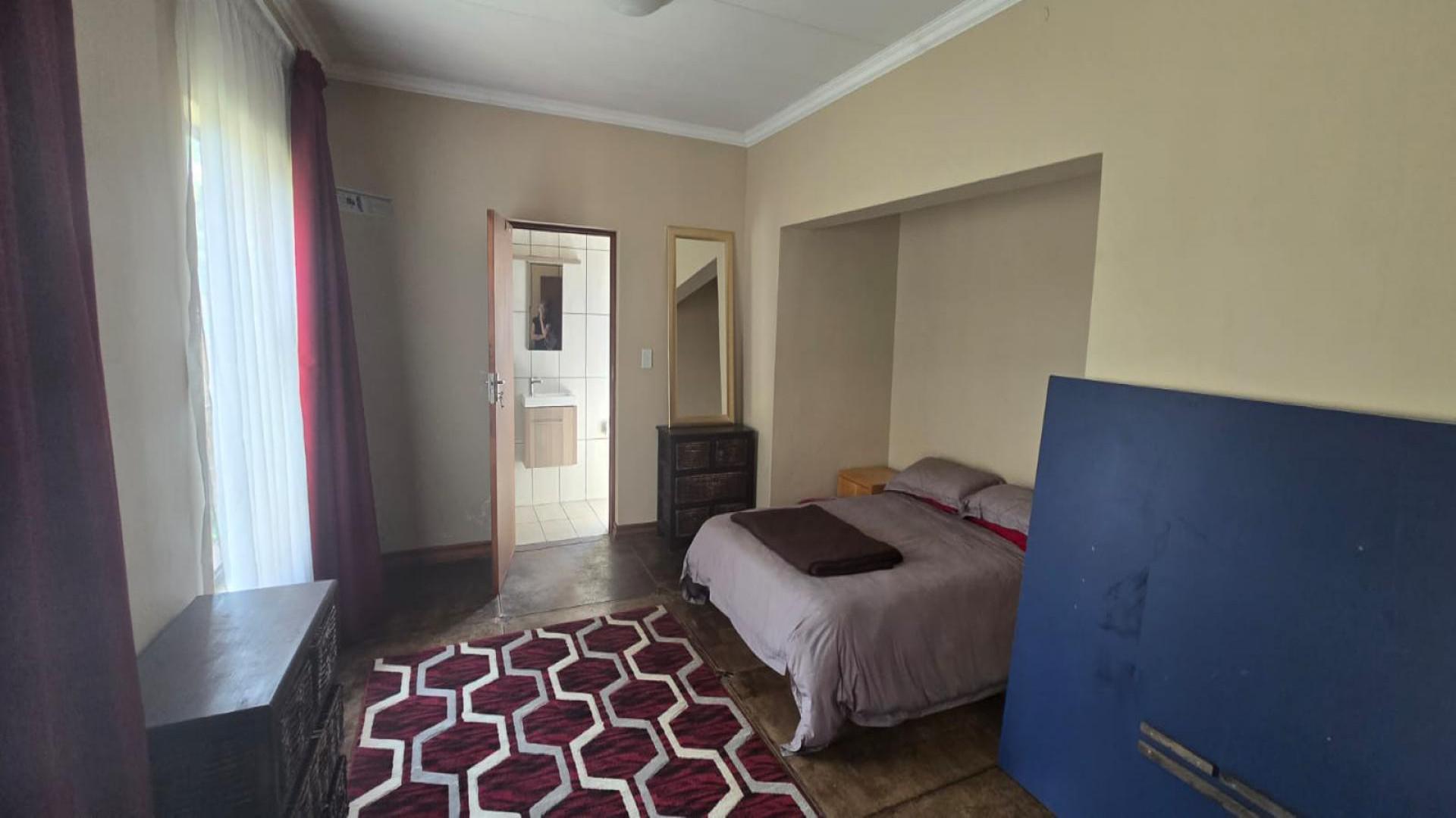 Main Bedroom of property in The Wilds Estate