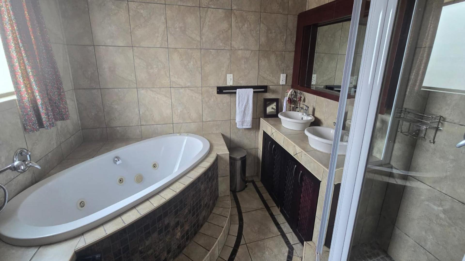 Main Bathroom of property in The Wilds Estate