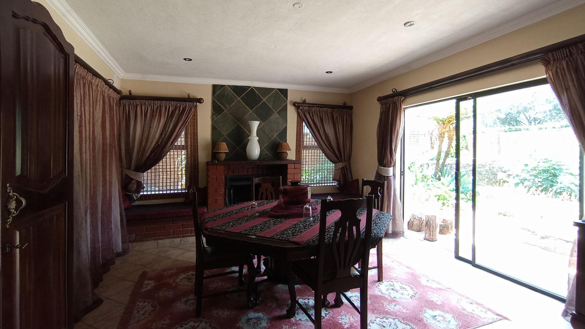 Dining Room - 22 square meters of property in The Wilds Estate