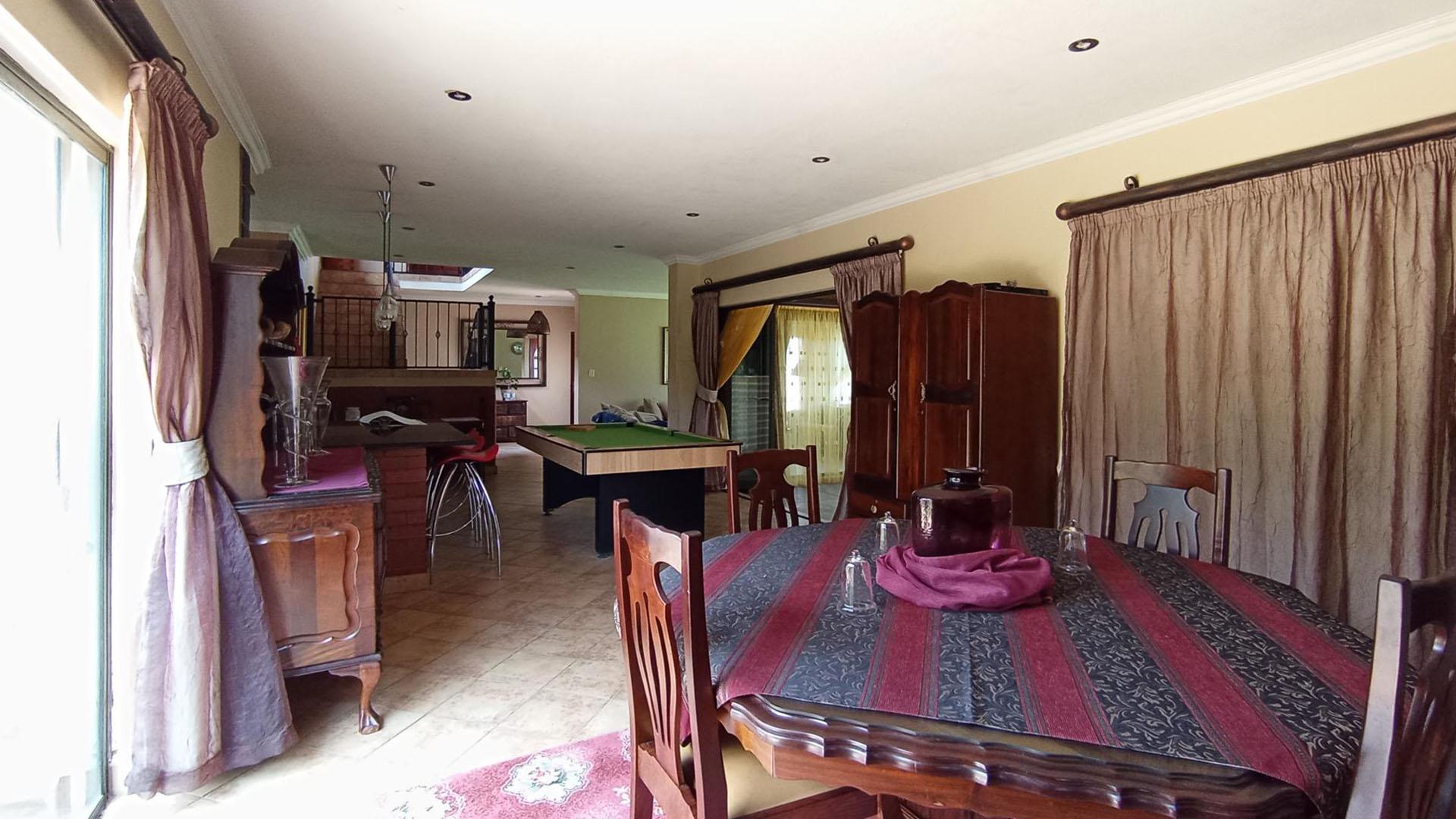 Dining Room - 22 square meters of property in The Wilds Estate