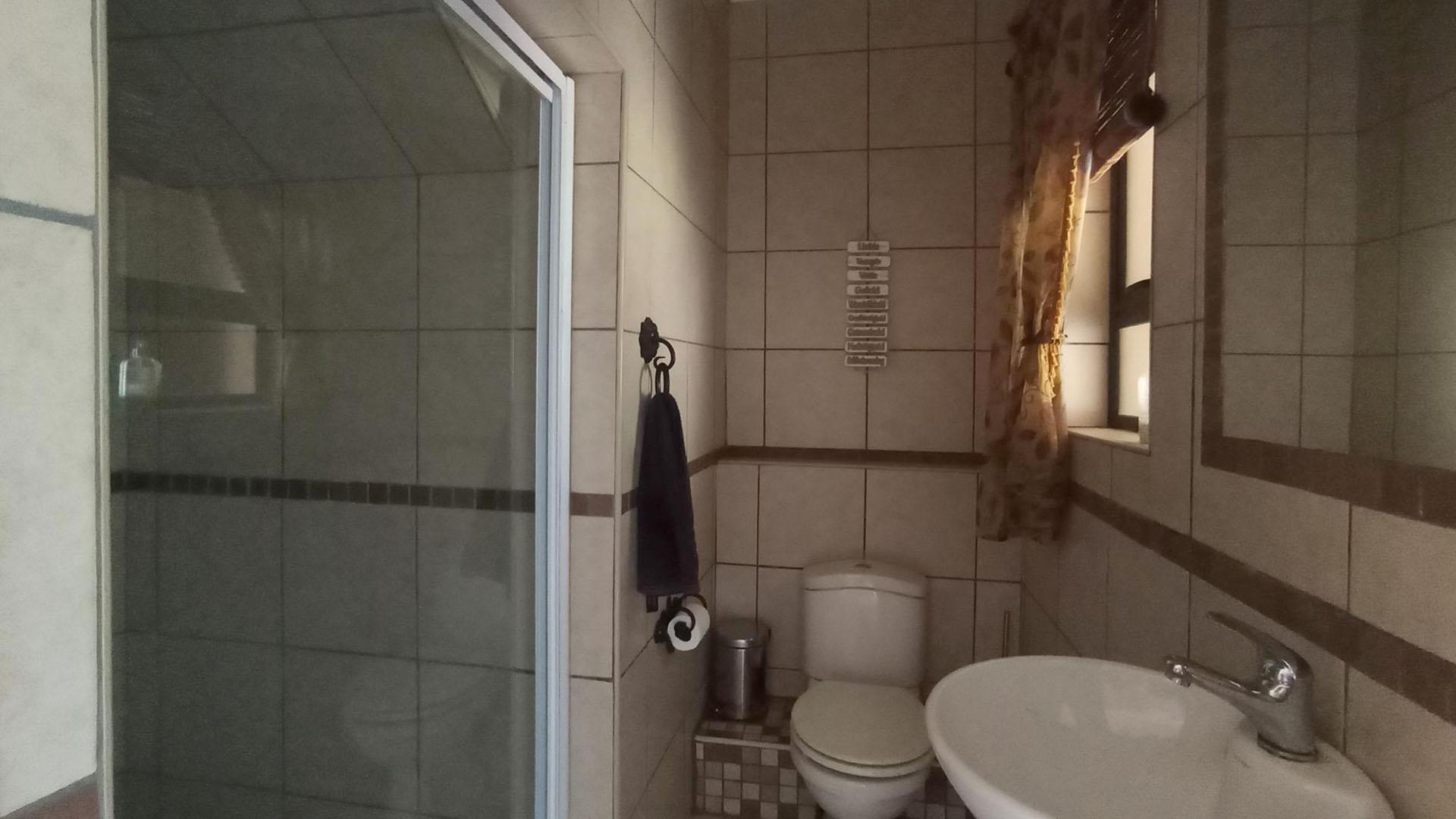 Guest Toilet - 4 square meters of property in The Wilds Estate