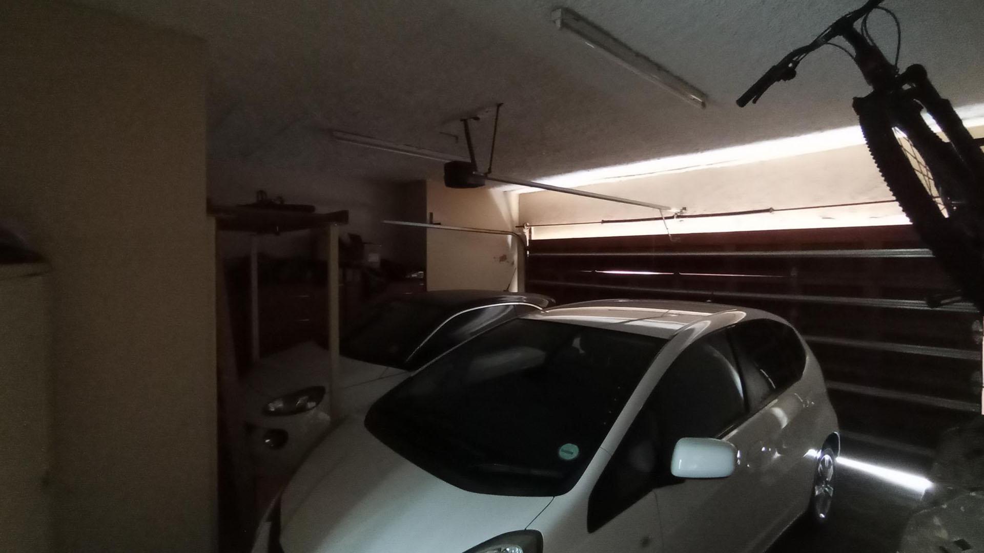 Garage - 36 square meters of property in The Wilds Estate