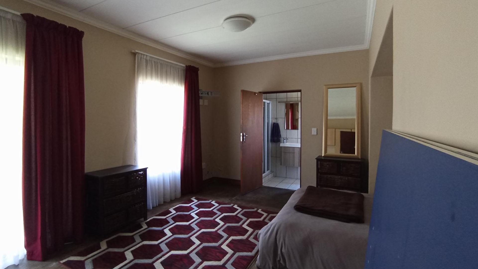 Flatlet - 43 square meters of property in The Wilds Estate