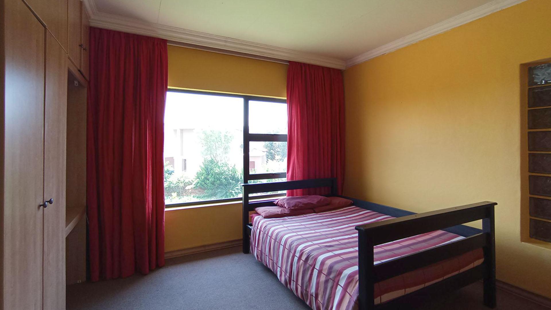 Bed Room 2 - 15 square meters of property in The Wilds Estate