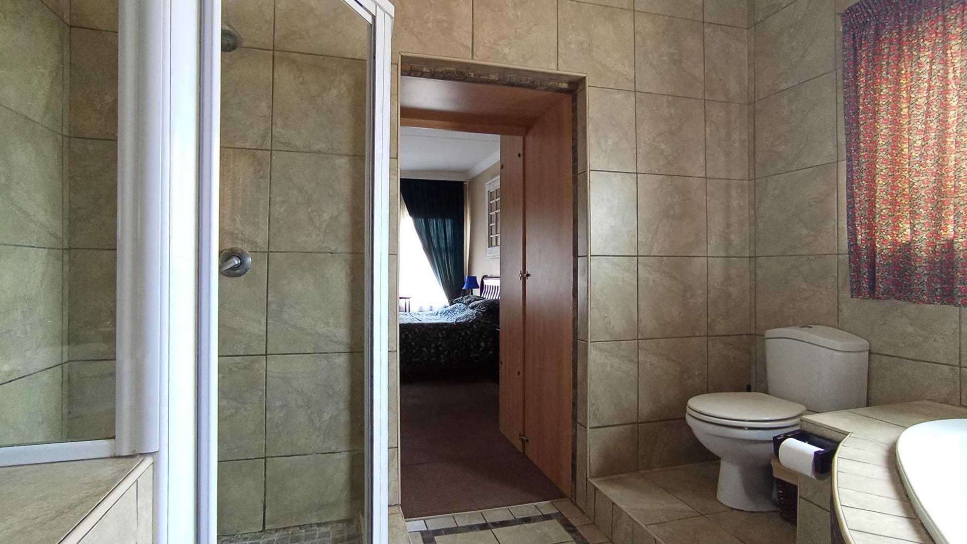 Main Bathroom - 9 square meters of property in The Wilds Estate