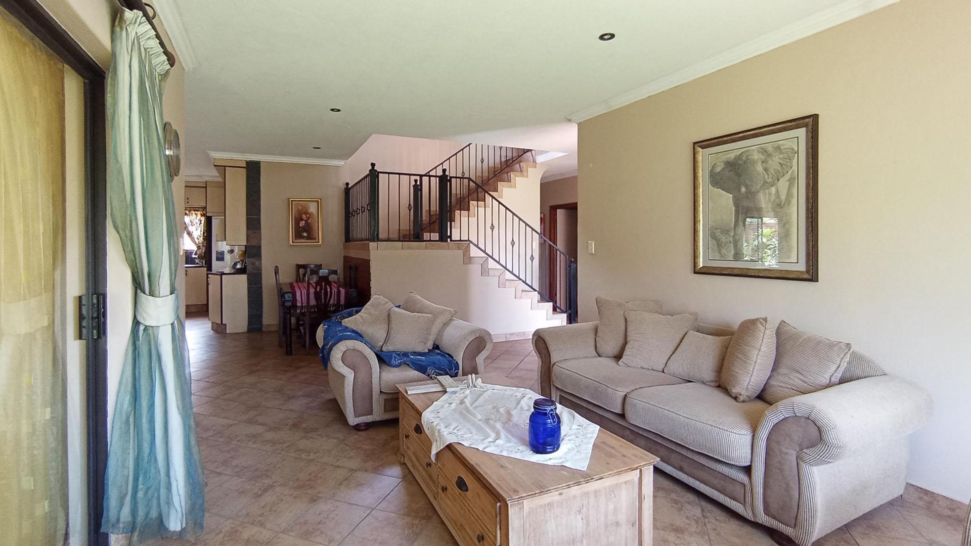 Lounges - 45 square meters of property in The Wilds Estate