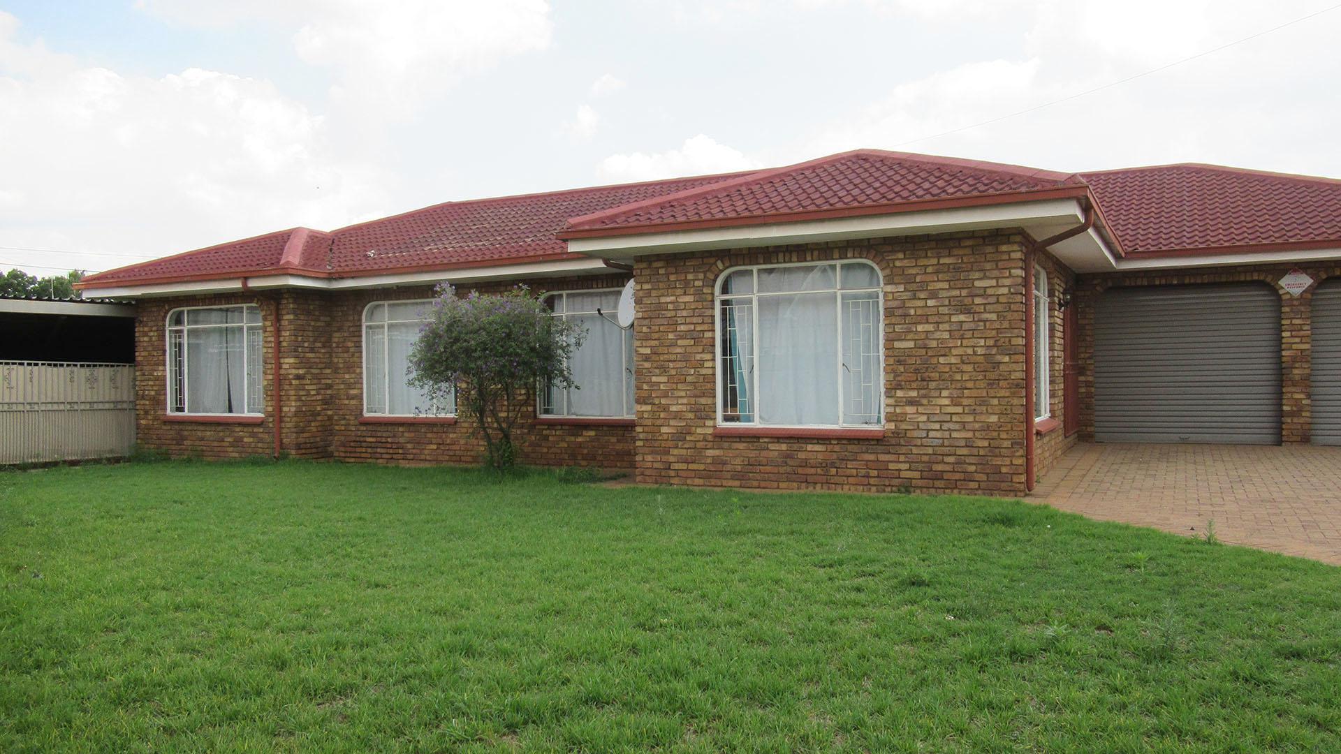 Front View of property in Helikon Park
