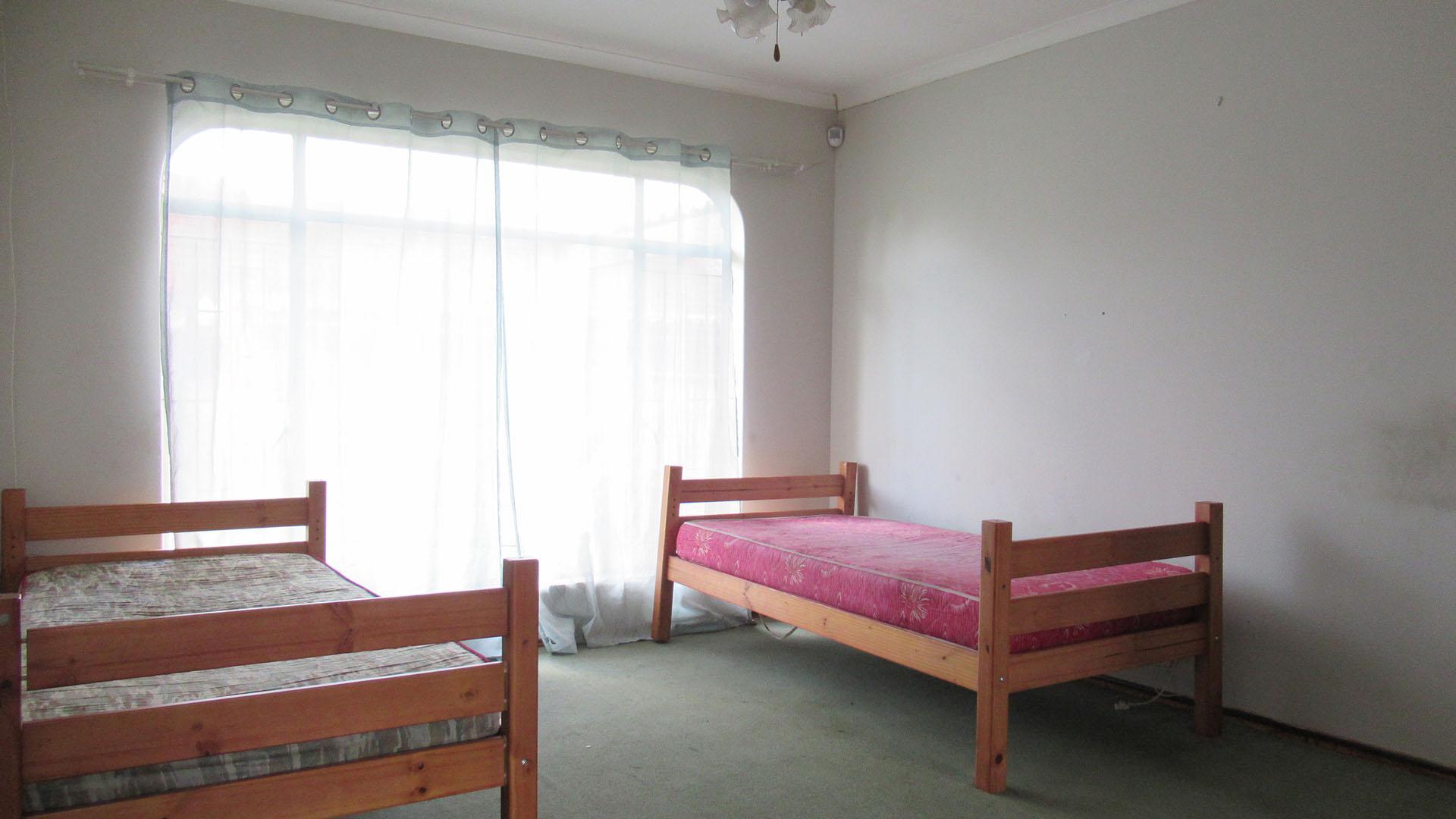 Bed Room 4 - 16 square meters of property in Helikon Park