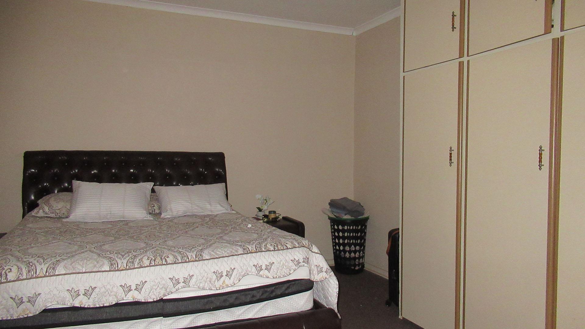 Flatlet - 68 square meters of property in Helikon Park