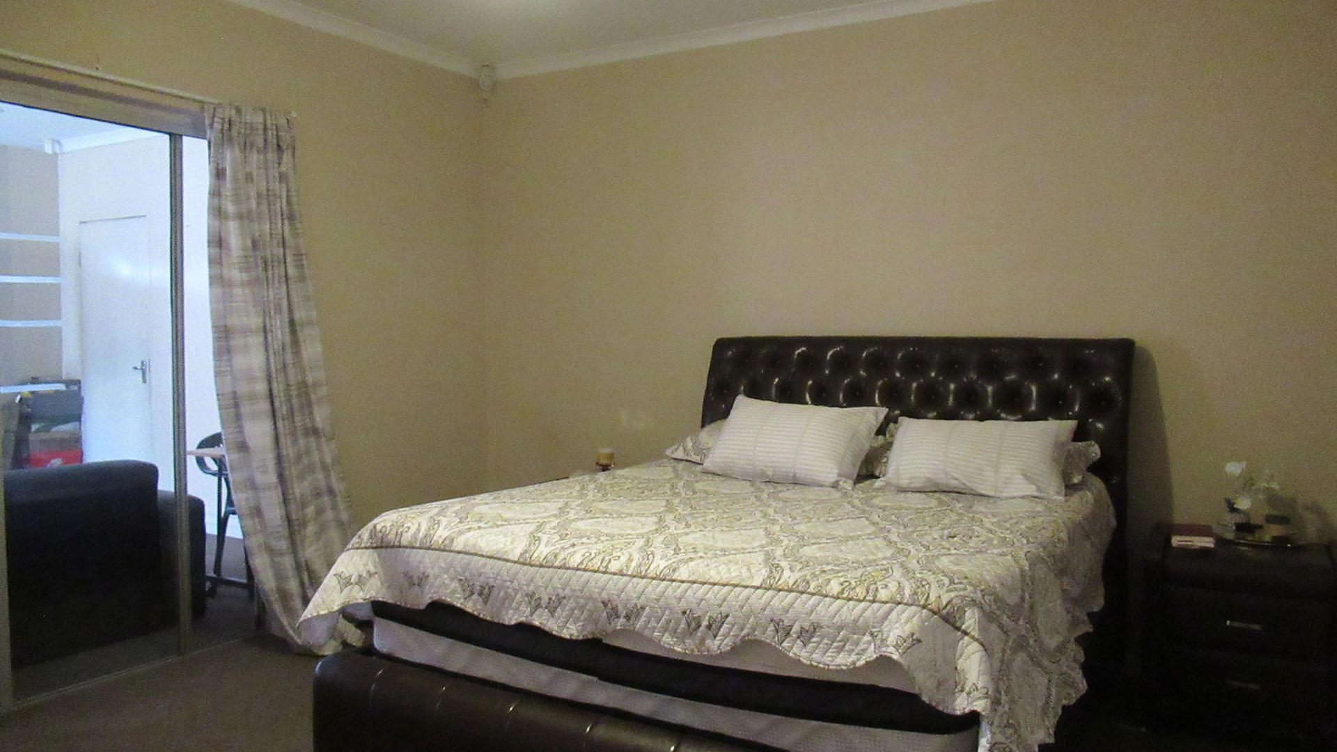 Flatlet - 68 square meters of property in Helikon Park