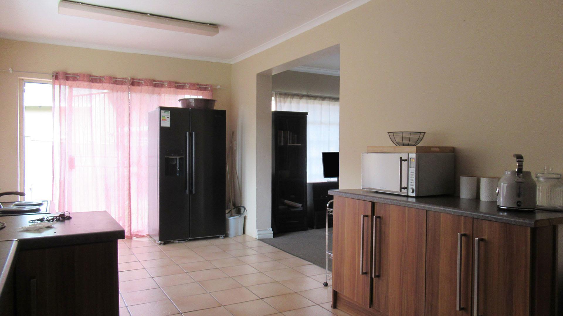 Flatlet - 68 square meters of property in Helikon Park