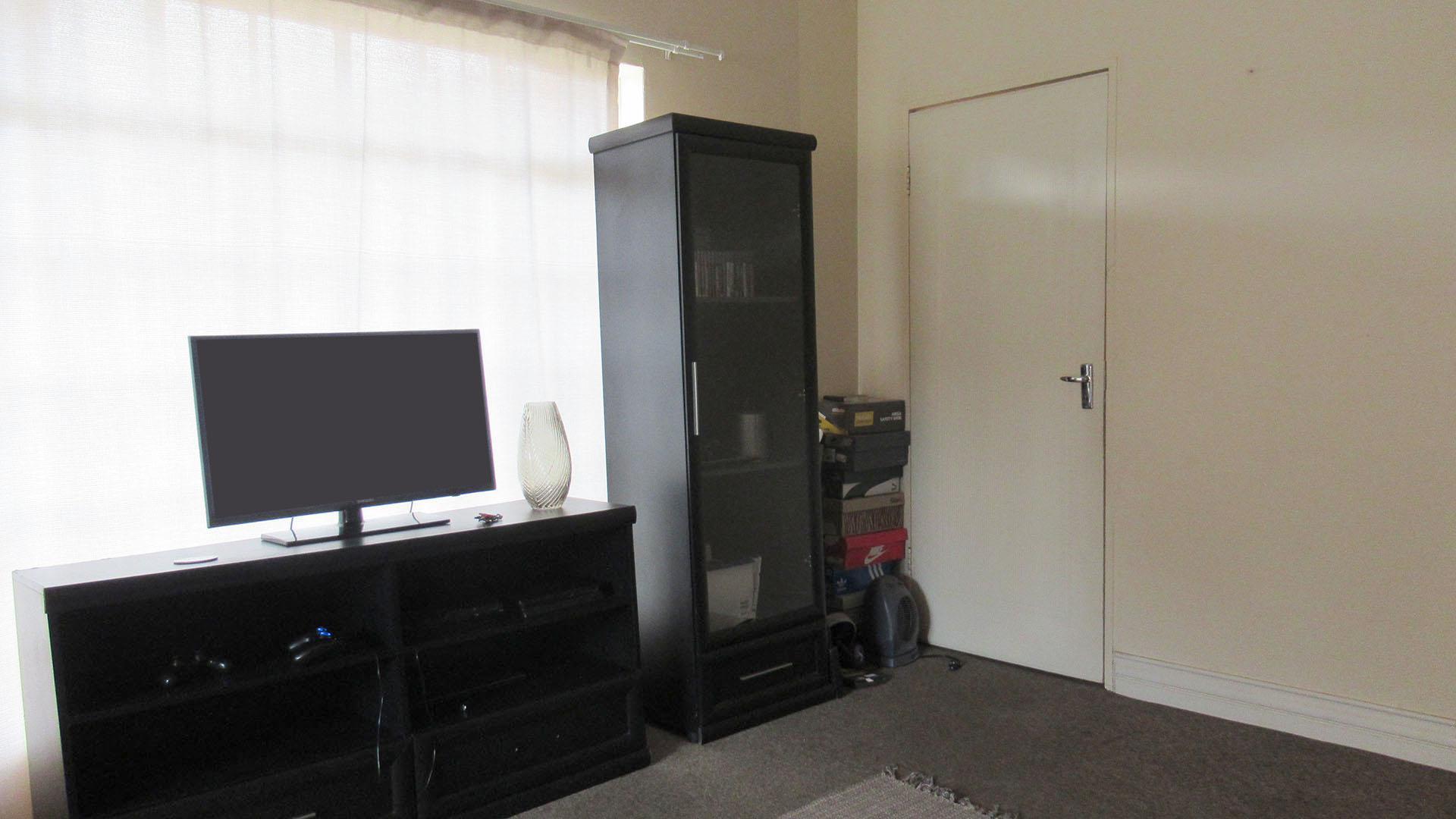 Flatlet - 68 square meters of property in Helikon Park