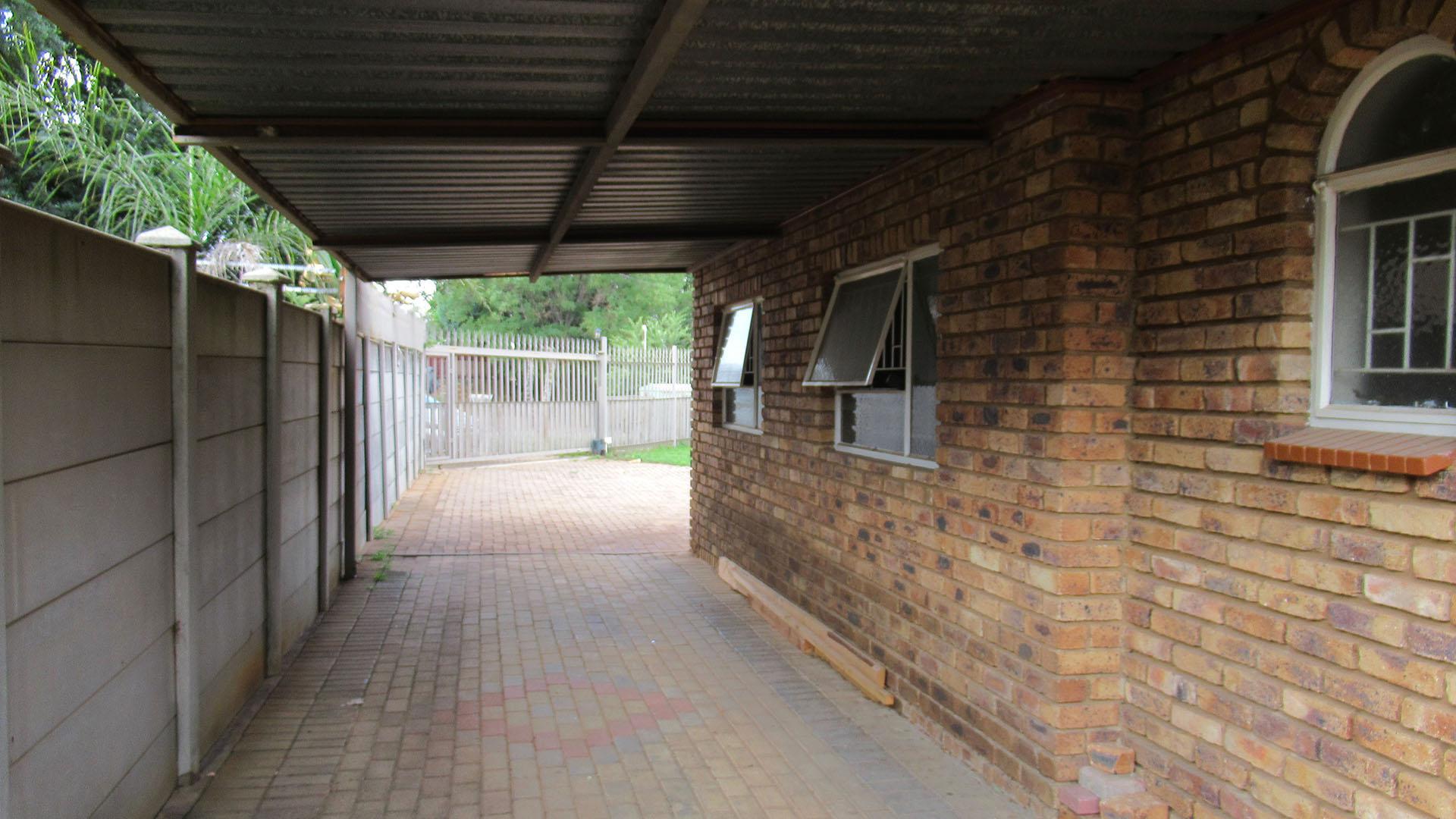 Spaces - 21 square meters of property in Helikon Park