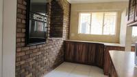 Kitchen - 57 square meters of property in Helikon Park