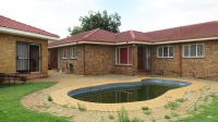 Swimming Pool of property in Helikon Park