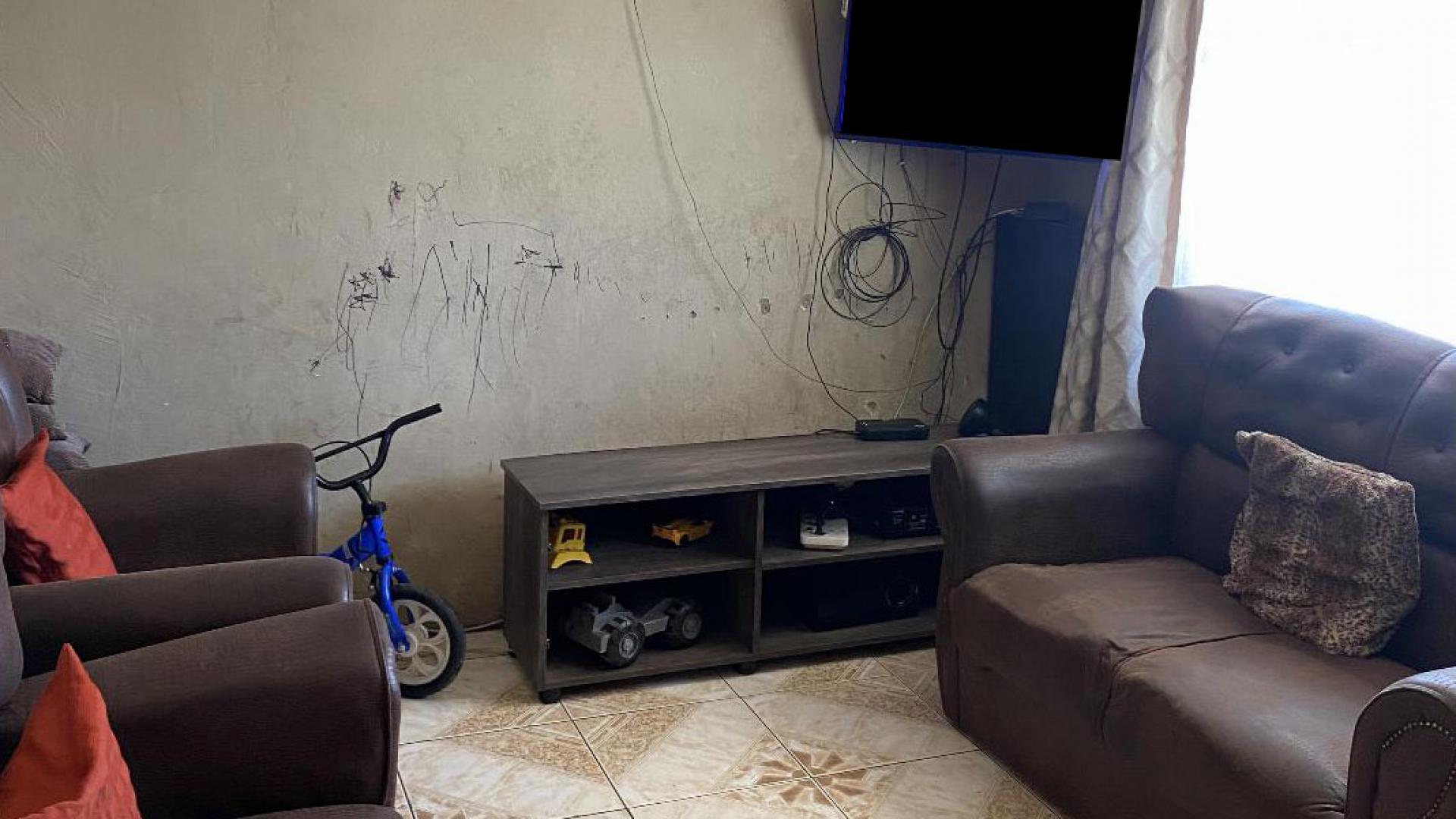 Lounges of property in KwaZakhele