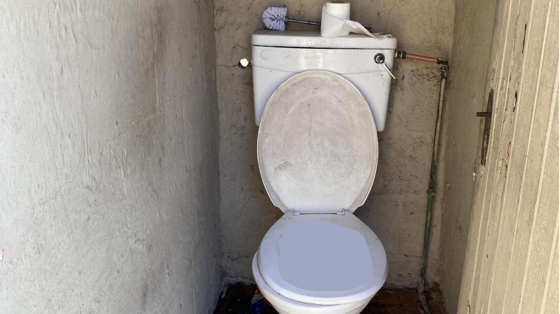 Bathroom 1 of property in KwaZakhele