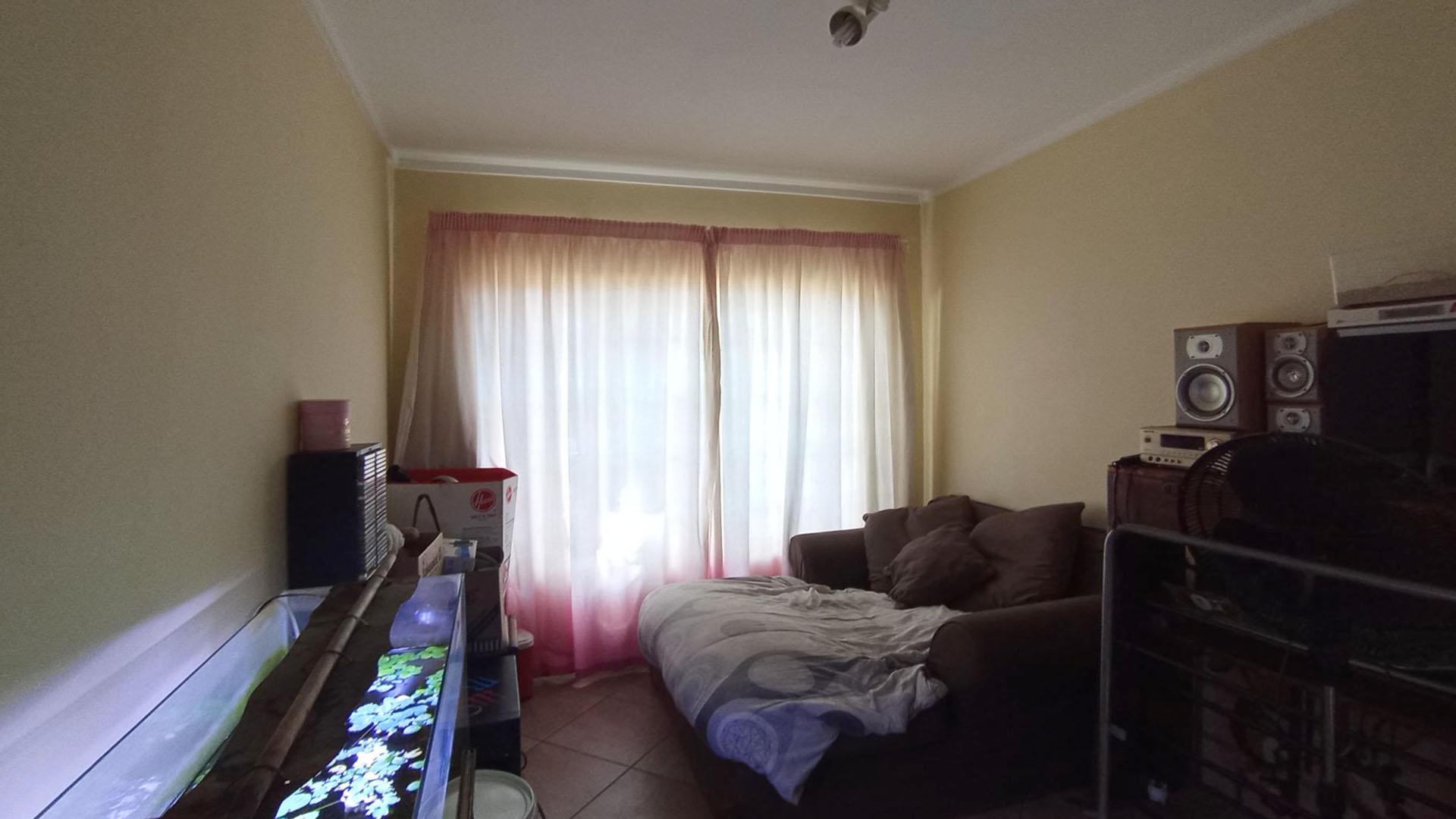 Bed Room 2 - 13 square meters of property in The Reeds