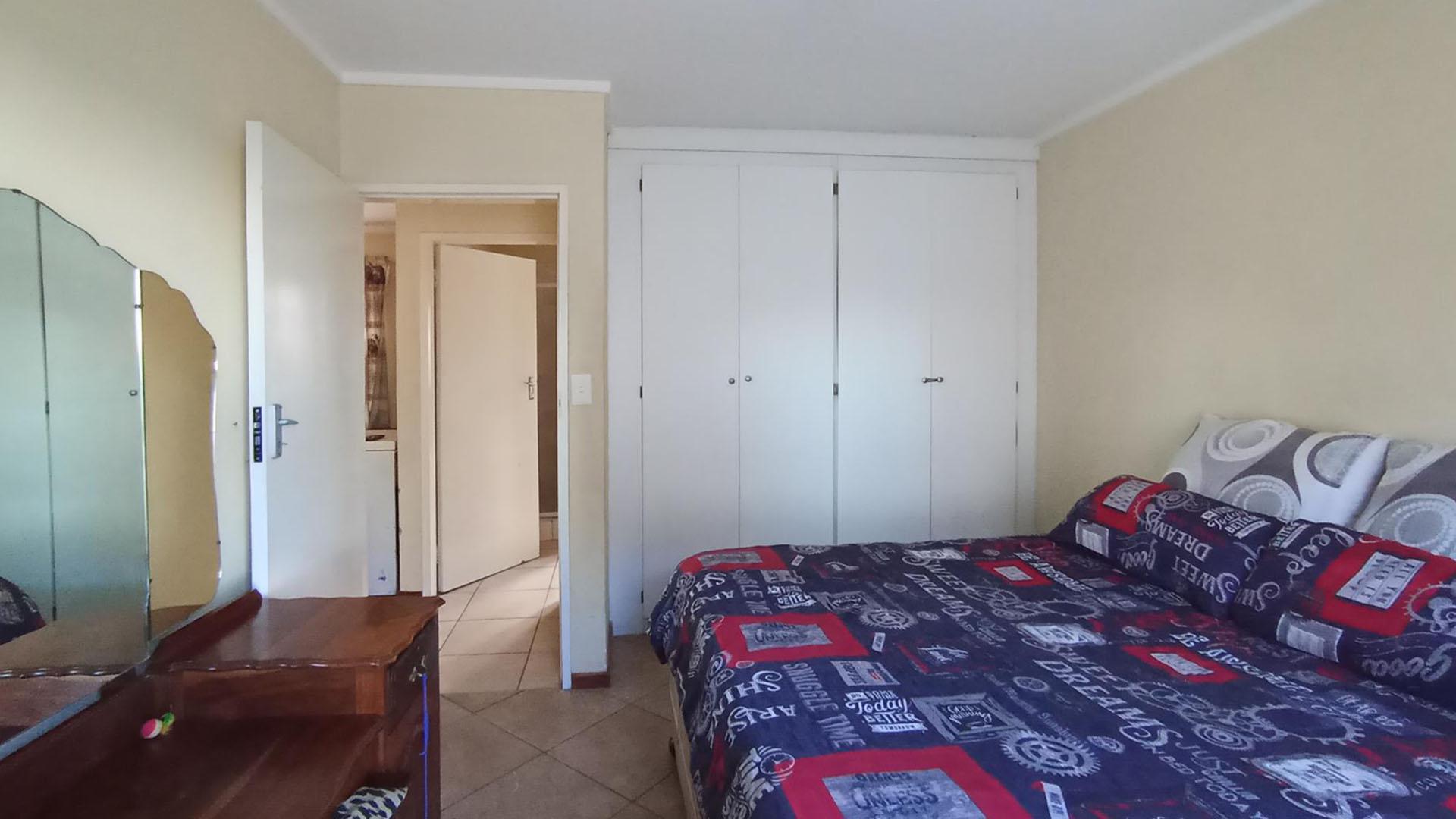 Bed Room 1 - 16 square meters of property in The Reeds